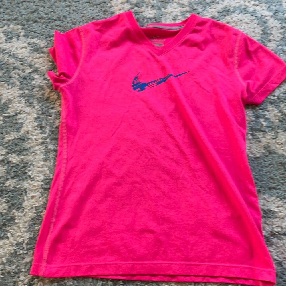 Nike pink t shirt in good condition.
